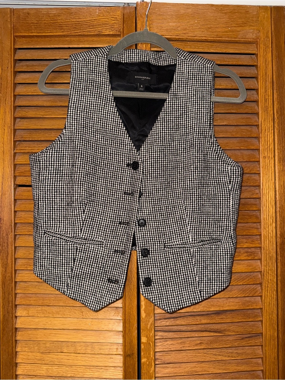 Banana Republic Women’s Black & White Houndstooth Vest
